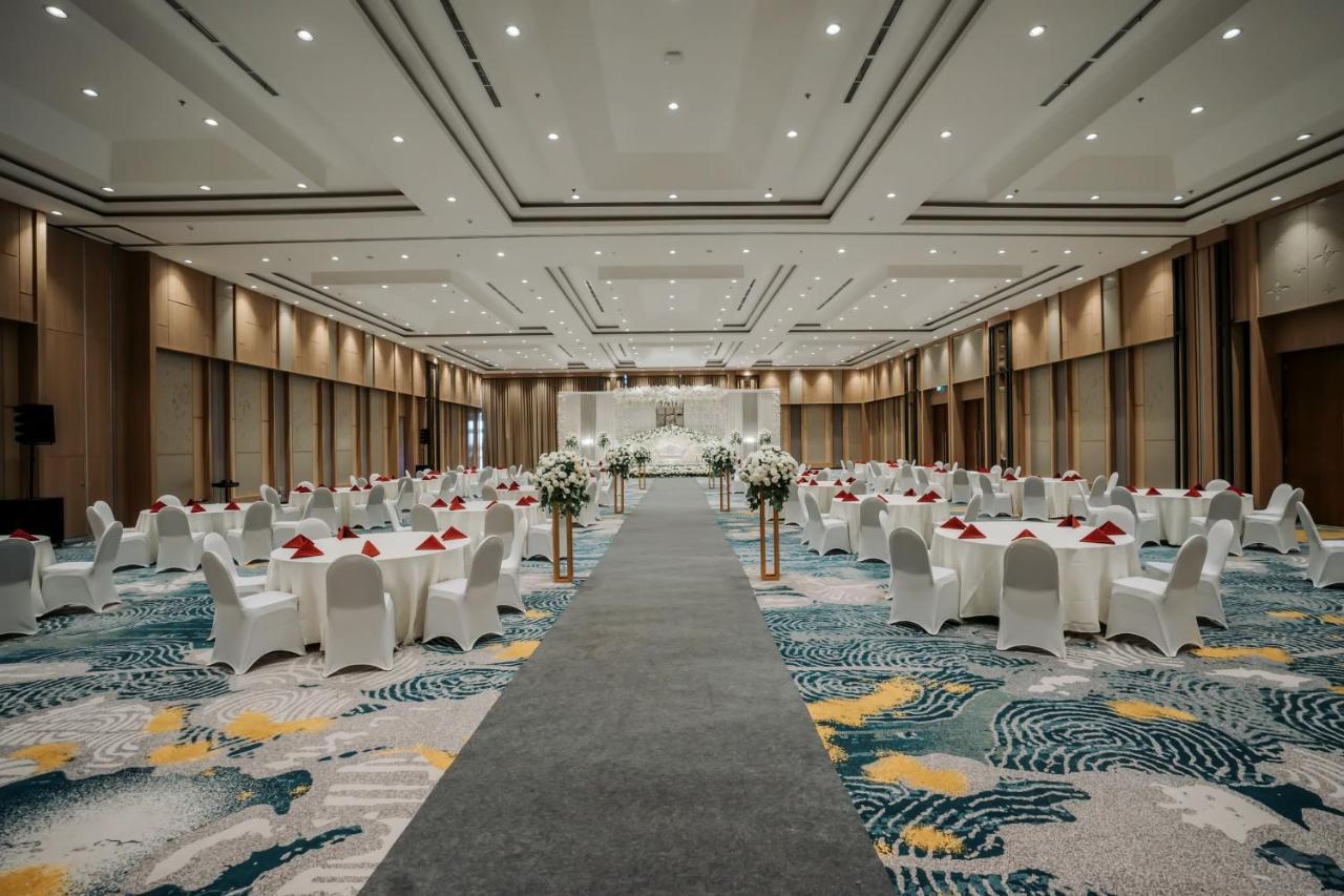 Luwansa Hotel And Convention Center מנאדו מראה חיצוני תמונה