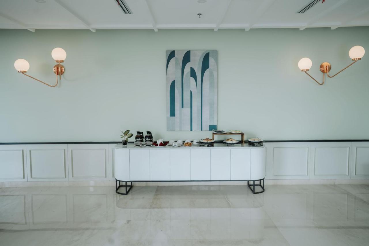 Luwansa Hotel And Convention Center מנאדו מראה חיצוני תמונה