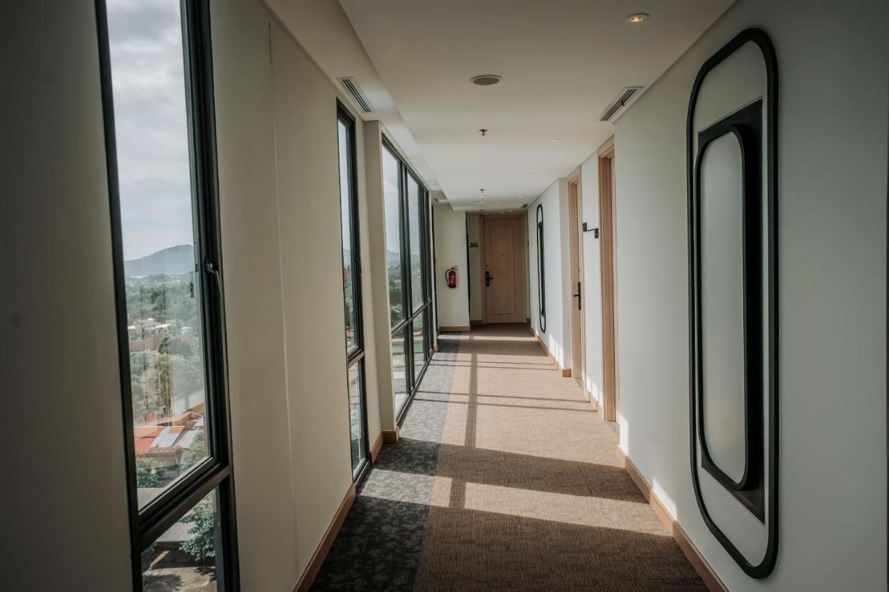 Luwansa Hotel And Convention Center מנאדו מראה חיצוני תמונה
