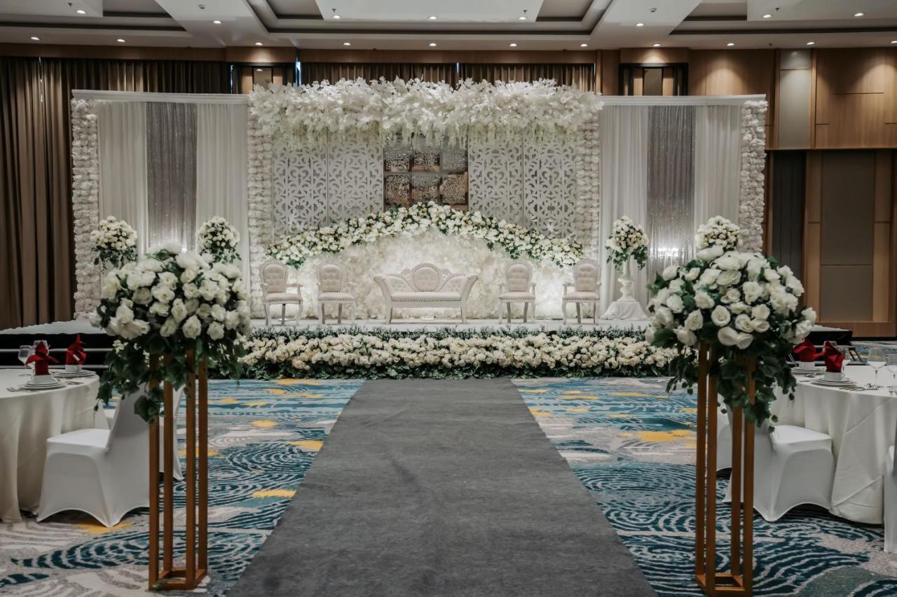Luwansa Hotel And Convention Center מנאדו מראה חיצוני תמונה