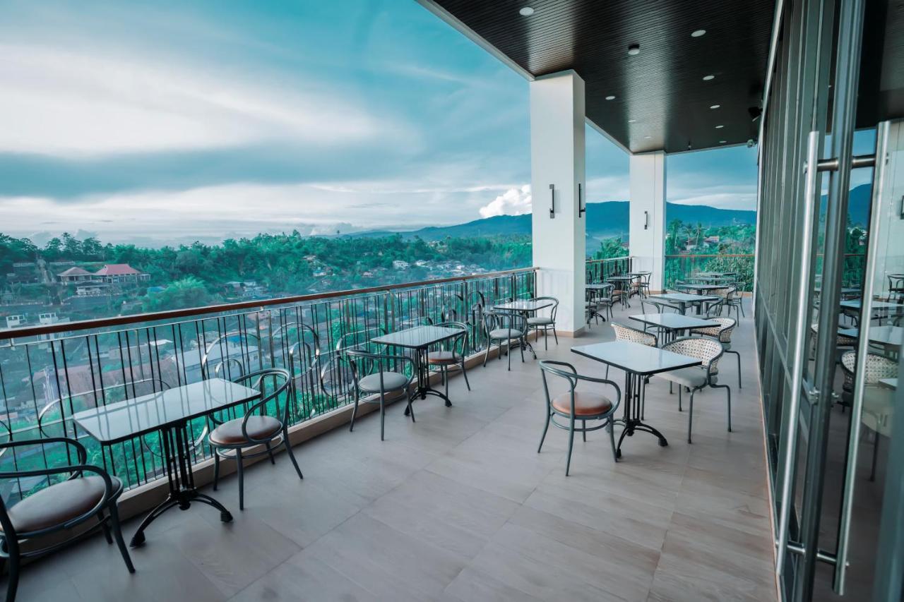 Luwansa Hotel And Convention Center מנאדו מראה חיצוני תמונה