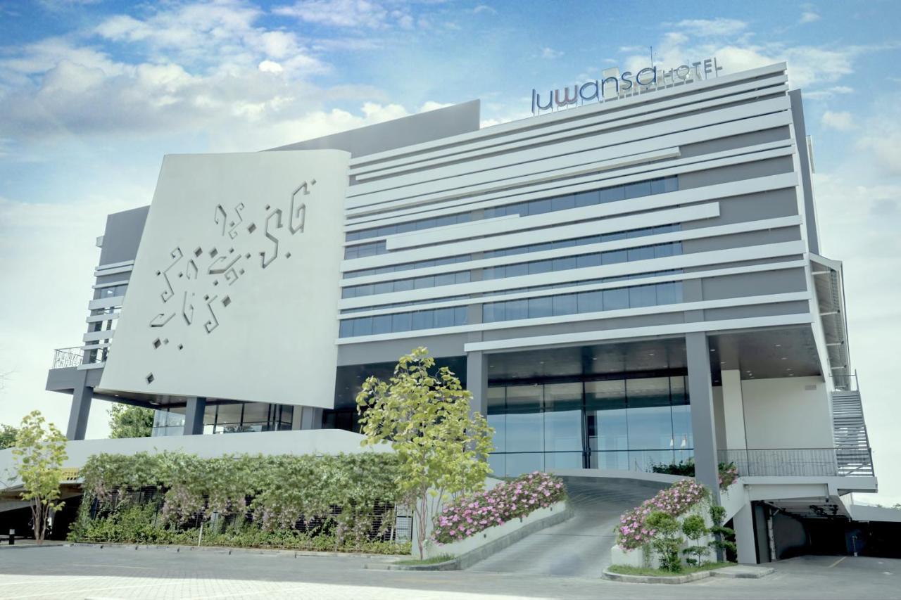 Luwansa Hotel And Convention Center מנאדו מראה חיצוני תמונה