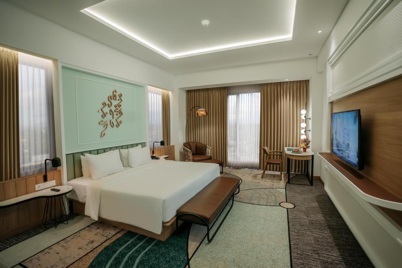 Luwansa Hotel And Convention Center מנאדו מראה חיצוני תמונה