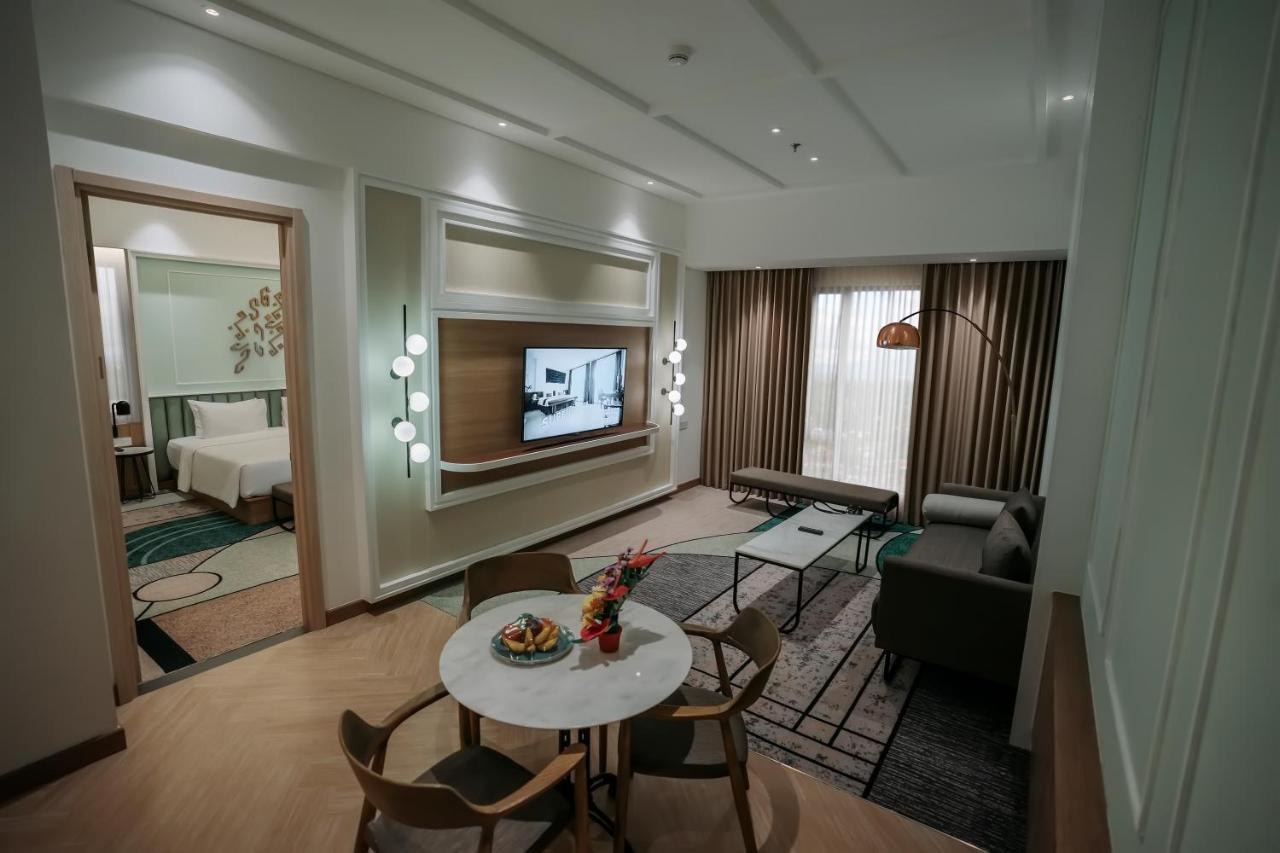 Luwansa Hotel And Convention Center מנאדו מראה חיצוני תמונה